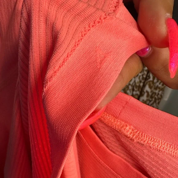 (4)LULULEMON Women's Tops - Picture 10 of 12